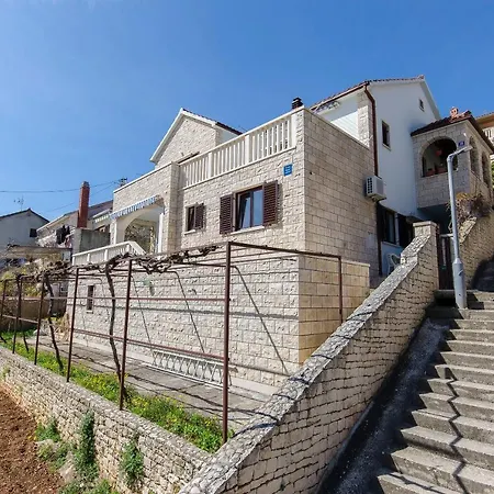 Goran Appartement Postira