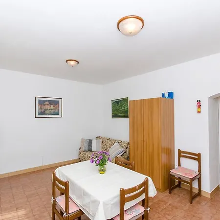 Goran Appartement Postira